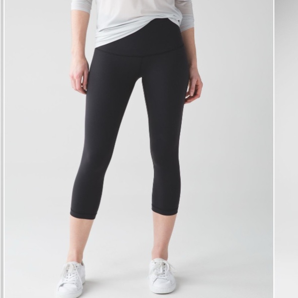 SOLD Lululemon Wunder Under Crop Hi Rise Full On Luxtreme 21" SZ 4 Leggings
